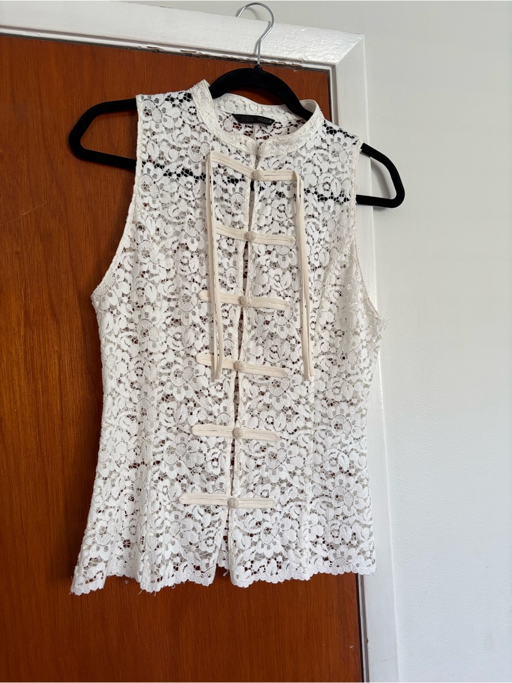 Zara - Sleeveless White Crochet Lace Decorative Top